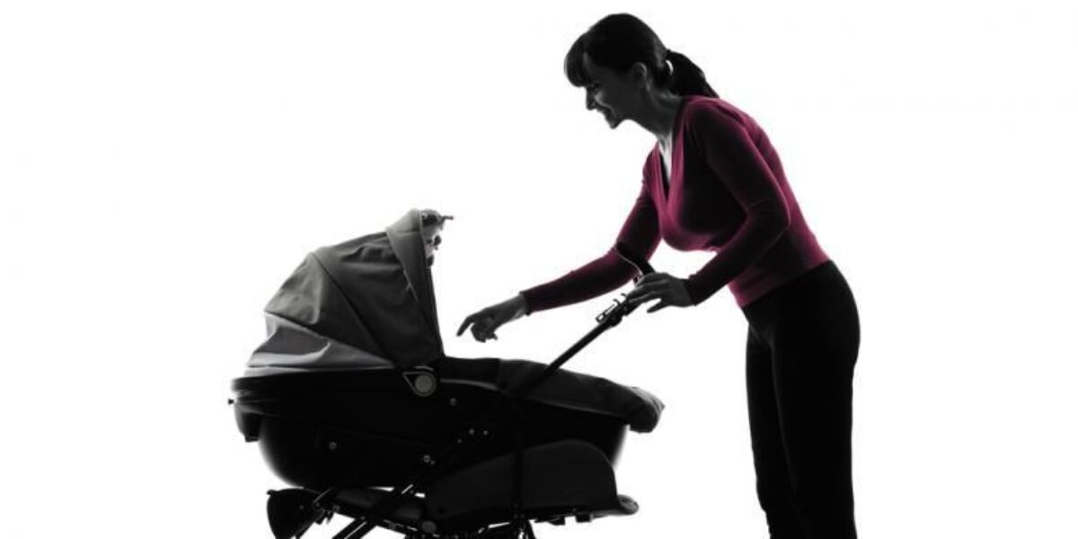 Saat Keluarga Tak Lagi Dekat, Baby Sitter Harian Jadi Andalan Orangtua