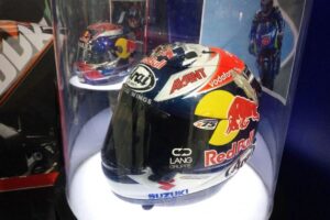 Panduan Beli Helm Premium Bekas: Hindari Risiko dan Cedera!
