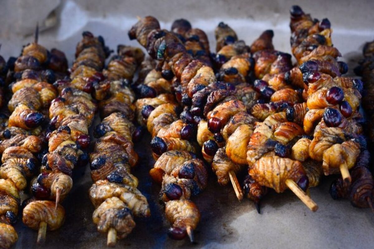 Kuliner Ekstrem Sate Ulat Sagu Dari Indonesia Timur Ini Ternyata Kaya Nutrisi?