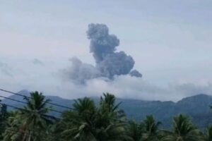 2 WNA Singapura Tewas dan 7 WNA Terluka akibat Erupsi Gunung Dukono