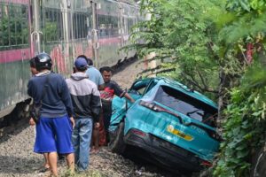 Taksi Green SM yang Tertabrak KRL di Bekasi Telat Servis 9.000 KM