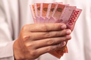 Rupiah Tertekan ke Level Rp 17.382 per Dollar AS, Imbas Memanasnya Geopolitik Timur Tengah