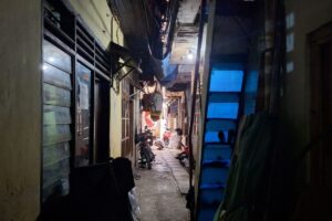 “Yang Penting Hari Ini Bisa Makan Dulu”, Realita Warga Tambora Bertahan di Tengah Kekumuhan