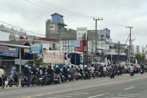 Antrean BBM di Palangka Raya Kian Menggila, Warga Terpaksa Bolos Kerja demi Antre Berjam-jam