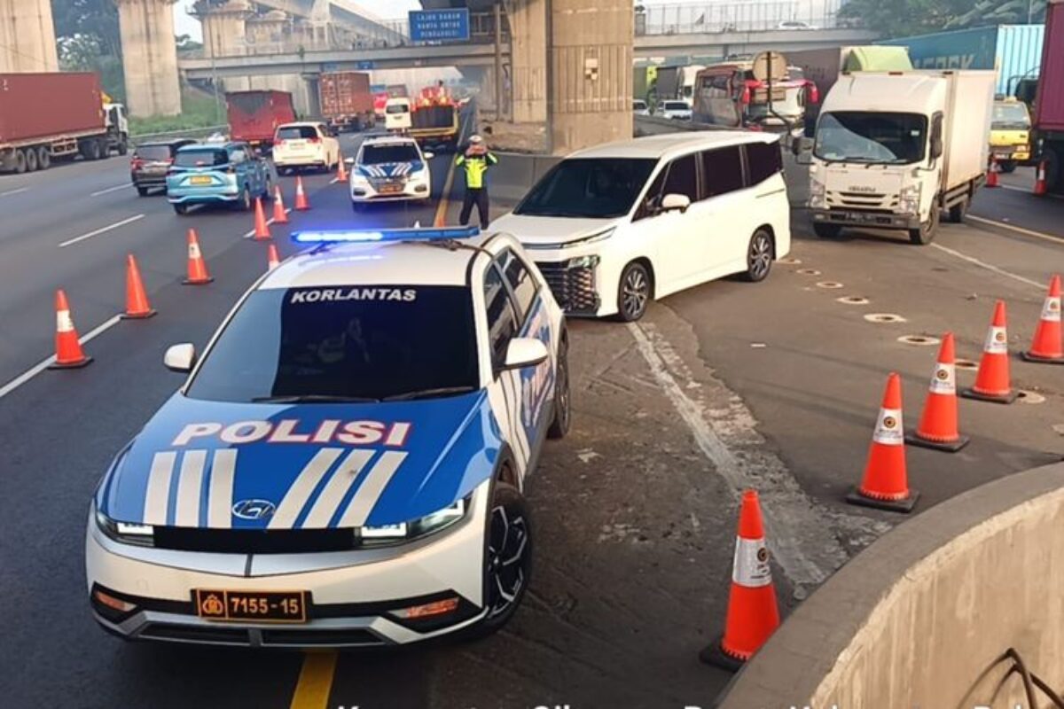 Ada Perbaikan Jalan, Tol Jakarta Cikampek Terapkan Contraflow