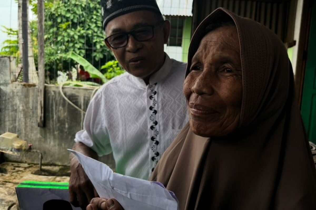 Doanya Terkabul, Yarmayati Yang Hanya Bisa Lambaikan Tangan Ke Bus Jemaah Haji Kini Dapat Hadiah Ke Tanah Suci