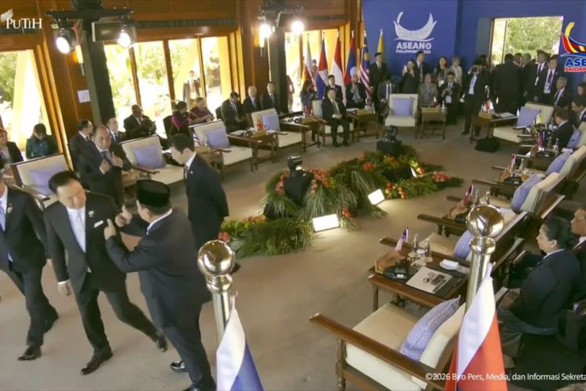 Momen Prabowo Ngobrol Acungkan 2 Jempol Ke Pm Thailand Di Ktt Asean