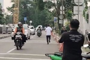 Kala Pegawai Bea Cukai Lari Hindari Wartawan Usai Diperiksa KPK