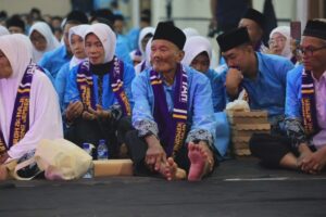 Pemerintah Bagikan Uang Saku 750 Rial untuk CJH Jember