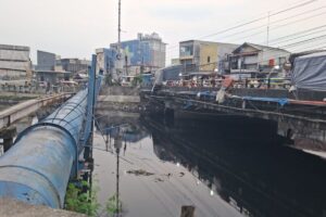 Hendak Shalat Jumat, 2 Bocah SD Tercebur ke Kali Pesing Jakbar, Satu Tewas