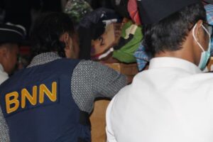 Wujudkan “Zero Halinar”, Petugas dan APH Gelar Razia Blok Hunian di Lapas IIB Pasuruan